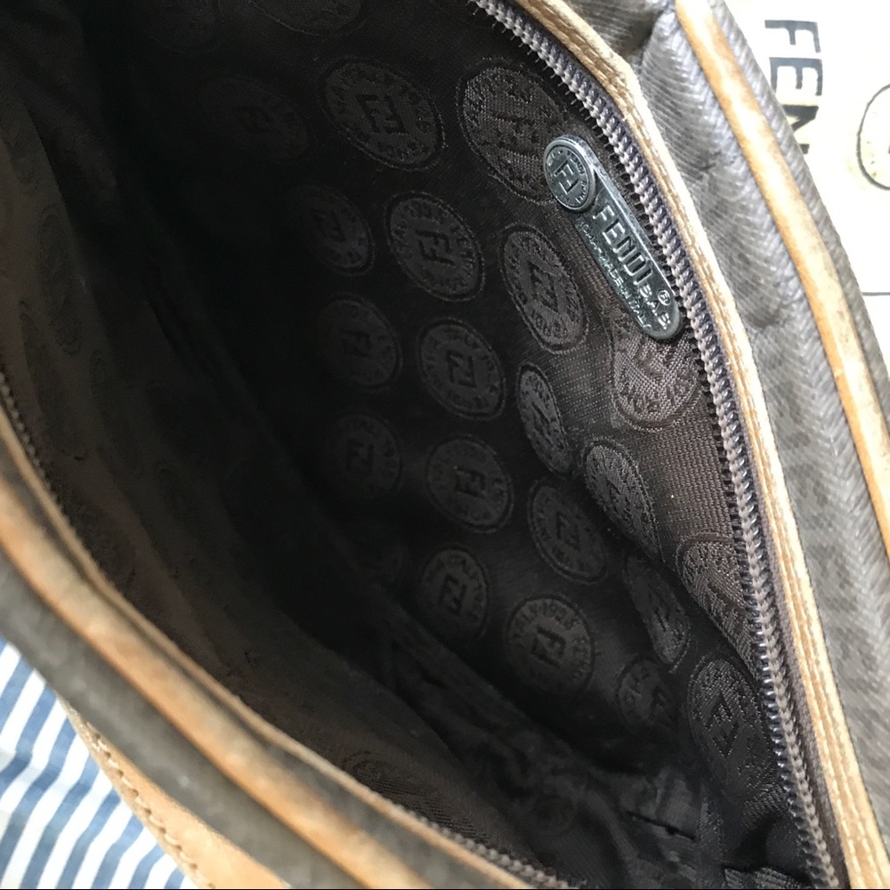 Vintage FENDI crossbody - Picture 5 of 6